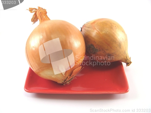 Image of unpeeled onions