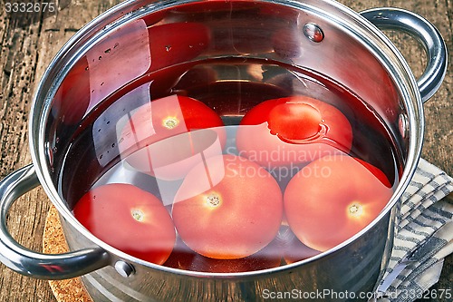 Image of blanching tomatoes