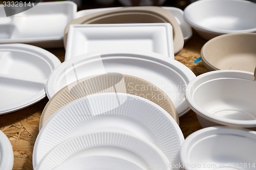 Image of paper disposable plates of different colors