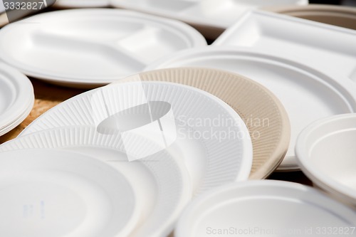 Image of paper disposable plates of different colors