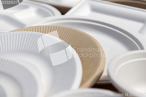 Image of paper disposable plates of different colors