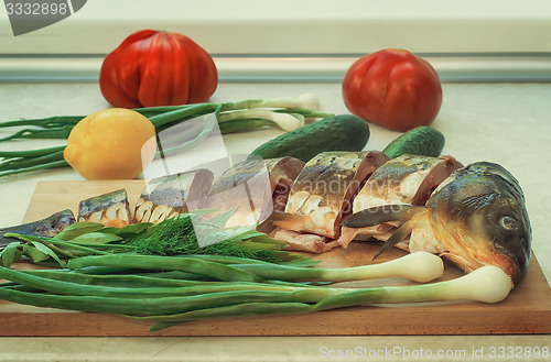 Image of Fish and components for her preparation: vegetables, spices, oni