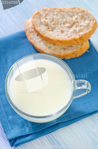 Image of milk in glass