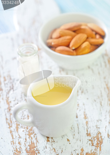 Image of almond essential oil and almond in bowl