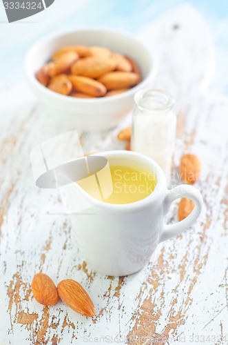 Image of almond essential oil and almond in bowl