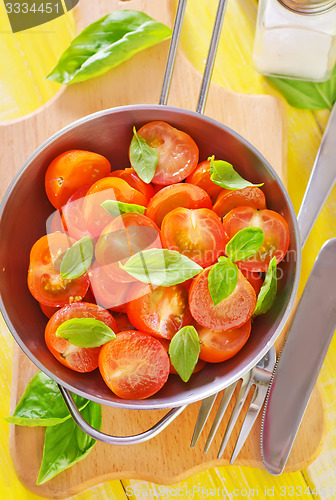 Image of tomato with basil