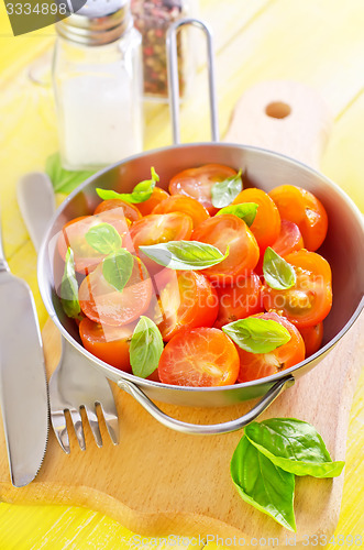 Image of tomato with basil