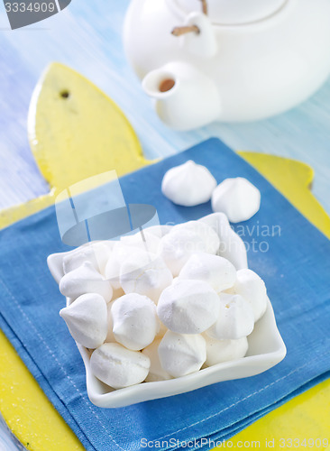 Image of meringue shells
