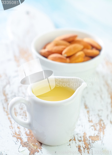 Image of almond essential oil and almond in bowl