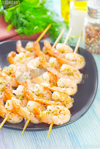 Image of boiled shrimps are beaded on sticks