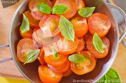 Image of tomato with basil