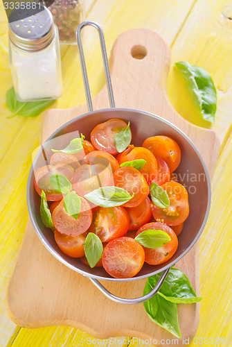 Image of tomato with basil