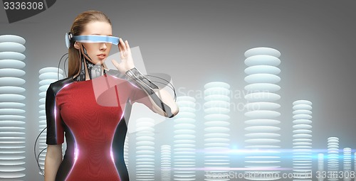 Image of woman with futuristic glasses and sensors