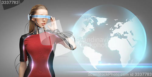 Image of woman with futuristic glasses and sensors