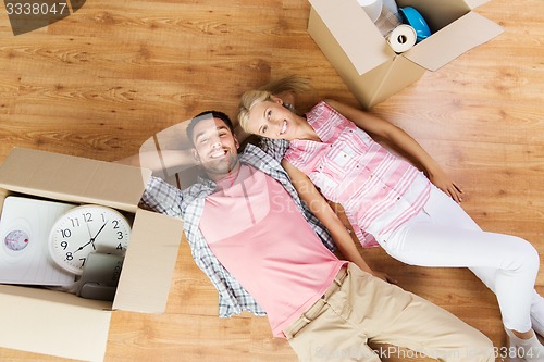 Image of couple with big cardboard boxes moving to new home