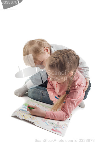 Image of Little girl and boy painting