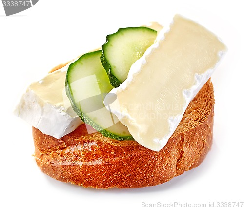 Image of toasted bread slice with cucumber and cheese