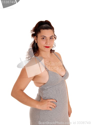 Image of Young woman in gray dress halve length\'s.