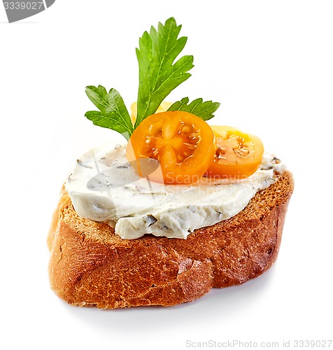 Image of toasted bread with cream cheese and tomatoes