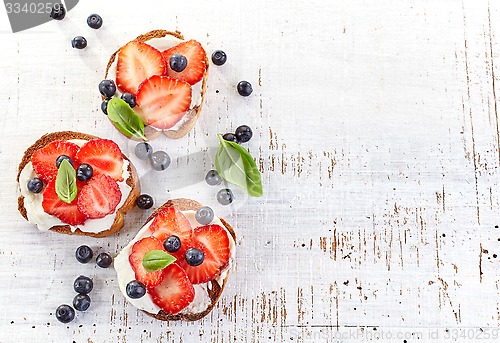 Image of toasted bread with cream cheese and strawberries