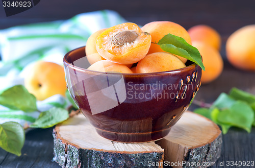 Image of apricot in bowl 