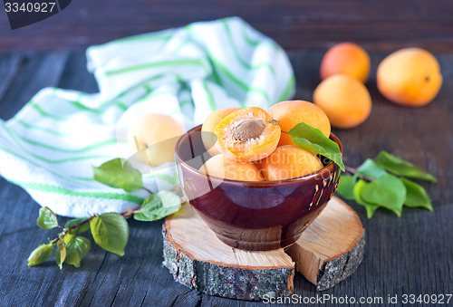 Image of apricot in bowl 