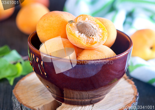 Image of apricot in bowl 