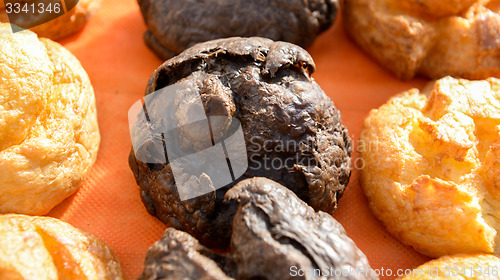 Image of cream puffs aka profiterole 