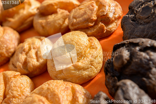 Image of cream puffs aka profiterole 