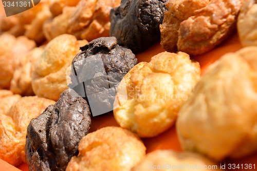 Image of cream puffs aka profiterole 