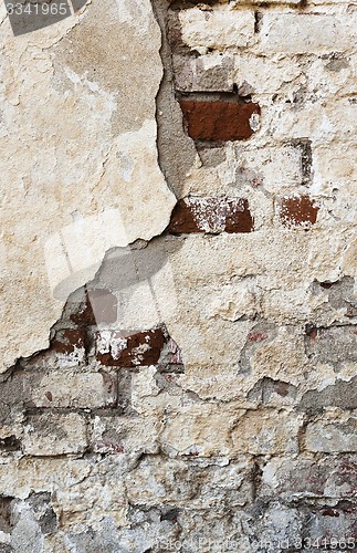 Image of the collapsing wall  