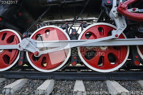 Image of wheels of the old train  