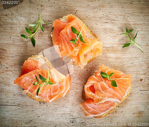 Image of bread with fresh salmon fillet