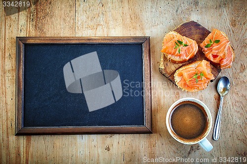 Image of blank blackboard and coffee