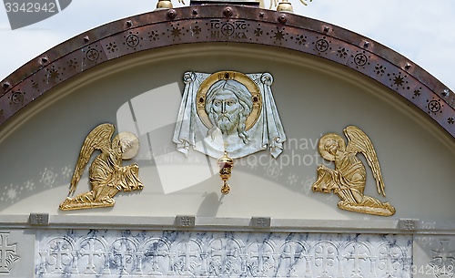 Image of Lunette on Orthodox church with face of Jesus and two angels 