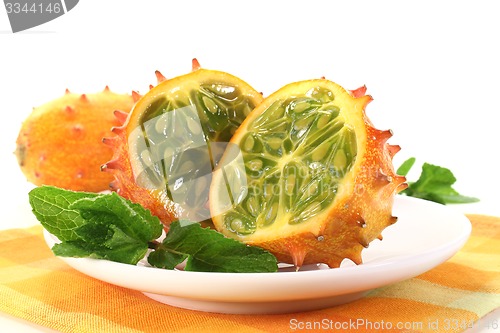 Image of sliced horned melon with napkin