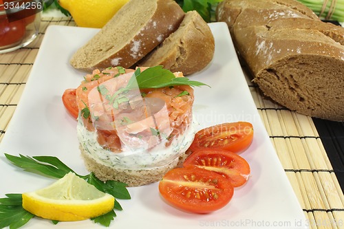 Image of freshly prepared salmon tartare