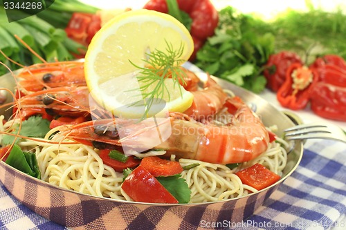 Image of Shrimp with mie noodles and leek