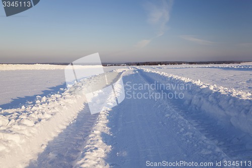 Image of the road to a field  