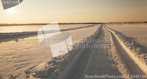 Image of the road to a field  