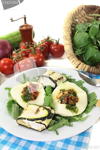 Image of Courgette rolls and filled mozzarella with baguette