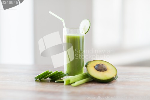 Image of close up of fresh green juice glass and vegetables