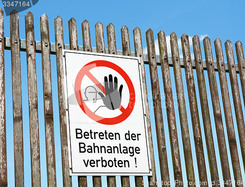Image of German safety sign - keep off the railway