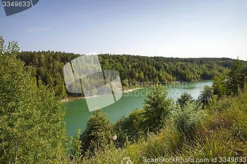 Image of the green lake  