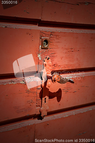 Image of door    in   and traditional  texture nail