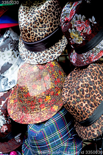 Image of in london old red hat and black  the  fashion shop