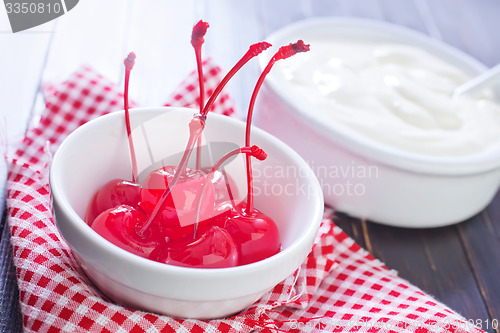 Image of cherry maraschino and sour creame