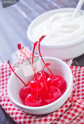 Image of cherry maraschino and sour creame