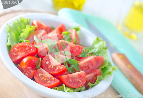 Image of salad with tomato