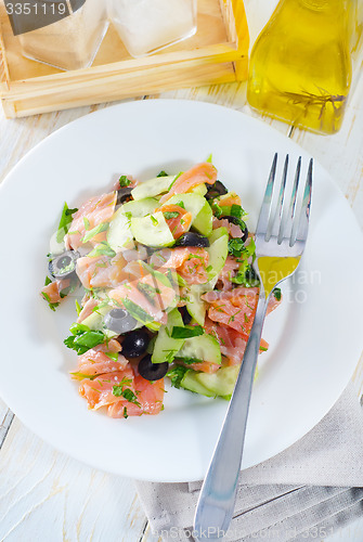 Image of salad with salmon